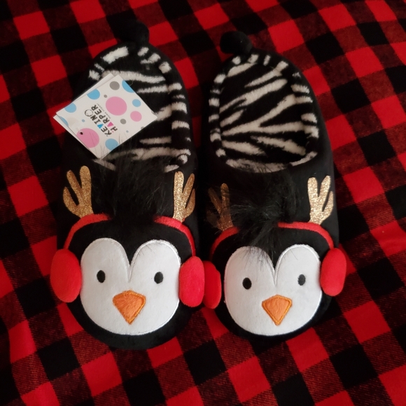 🌲4 for $25 🌲Unisex NEW Kids Christmas Slippers - Picture 3 of 4